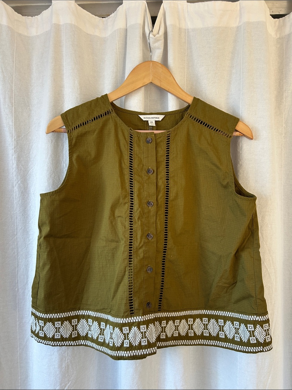 Banana Republic Olive Green Sleeveless Button-Front Tank with White Embroidery